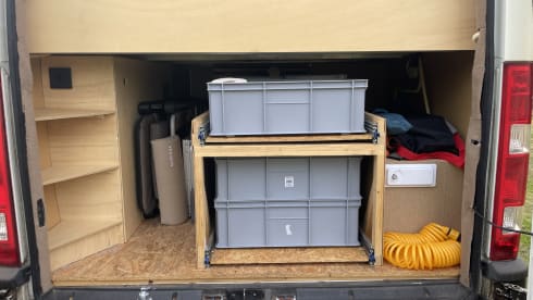 Ivy – Spacious Iveco Daily campervan