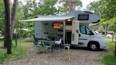 Vinny – Go on an adventure with our 6-person Camper - Ready for your trip!"