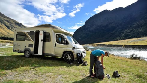 Vanity; chique met klasse. In stijl op reis! – Eitelkeit; schick mit klasse. Stilvoll reisen! 4 Schlafplätze!