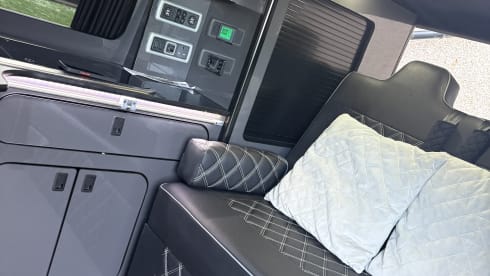 Bobby – Volkswagen campervan met 2 slaapplaatsen uit 2010