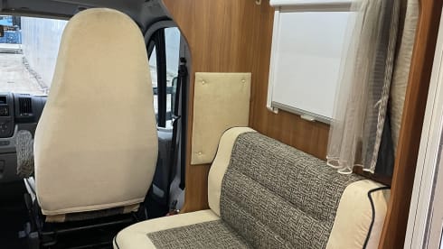 Onze camper is ook gedurende de bouwvak vakantie 2026 beschikbaar voor verhuur – 4p Dethleffs Esprit 7090 semi-integrated