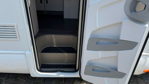 5p Peugeot alcove from 2024