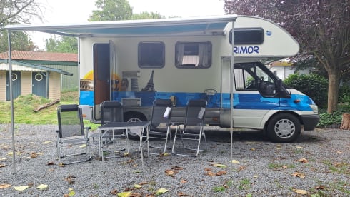 3-person Ford Rimor 2002 AIRCO