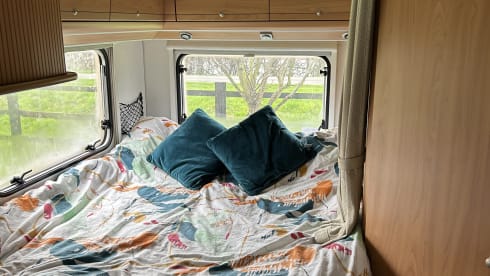 BeeHappy Motorhome Hire 🐝 – Beautiful 4 berth motorhome perfect for a couple or small family. 