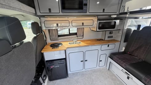 Maisie – ⭐️Luxury off grid Ford campervan⭐️