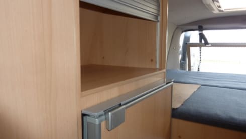Compact bus camper for 2 adults and max. 2 small children