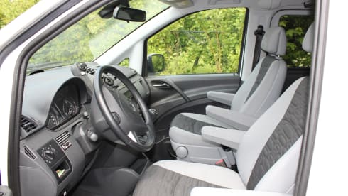 Camper Cruiser – Viano Fun Westfalia - Comfortable and compact cruising with a spacious accommodation.