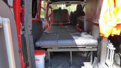 Tom – Ford Transit Custom High Top. Isle of Wight