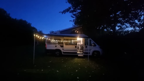 Adria Twin Sport 640 SGX – New 2025 spacious Campervan for 4