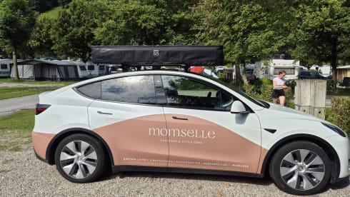 Tesla Model Y with iKamper x-cover 2.0