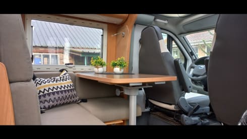 Super cozy spacious challenger eden 602 camper
