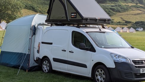 Gillian Vanderson – 1 berth microcamper Peugeot Partner 