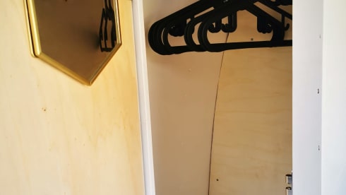 Bustave YFL – Accogliente furgone fai-da-te Ford Transit