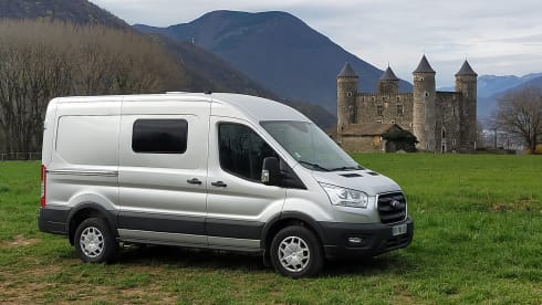 Baroudeur – TRANSIT 4x4 fitted van 3 people