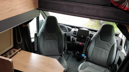 Campervan Globe-Traveller Pathfinder X