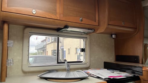 Snogly  – Bessecar e735 motorhome 6 berth excellent for families