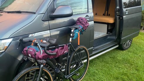 Florrie The Adventure Van - Volkswagen Transporter T6 Camper King