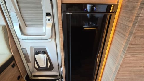 YN25 AOM – Weinsberg CaraSuite 700 ME 4 Berth