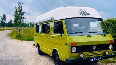 Manfred – VW LT28 - Atmospheric 2p camper bus from 1976