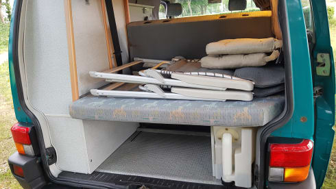 Greenhouse! – Go on an unforgettable road trip with this T4 Westfalia!