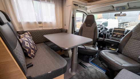 SL670 – 4p Adria Mobil semi-integrated uit 2024