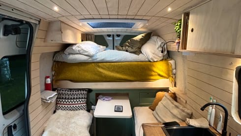 WoodenCabin on Wheels – 3p Renault campervan uit 2025 