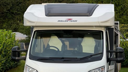 Minnie – 6 berth Roller Team semi-integrated from 2021