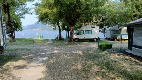 De Bobbel – Ford Nugget West Falia Bus Camper