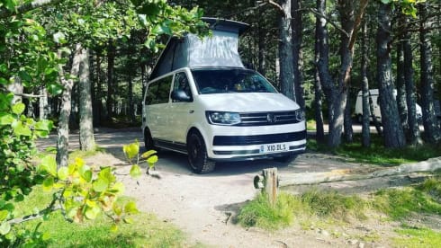 Suzie – 4 berth Volkswagen Campervan 