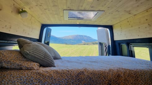 Boujee Bella – 4 berth Ford campervan 