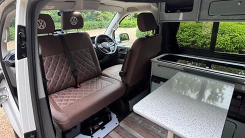 Dame Judy – 4 berth Volkswagen campervan from 2024