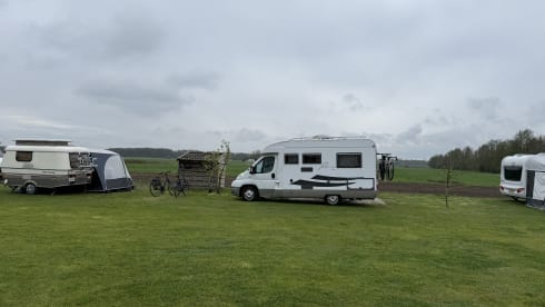 Compact 3P semi-integrated, length bed and free km!