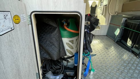 Fiat Livingstone Duo XL with electric lifting bed (3 sleeping places)