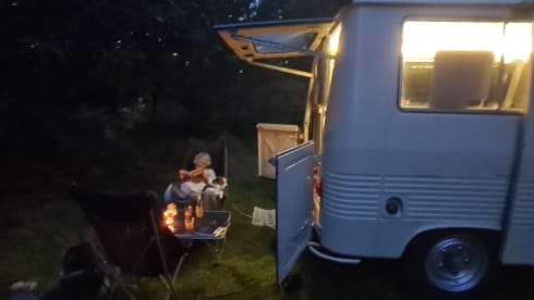 Jeetje – French Peugeot J7 oldtimer campervan 1974