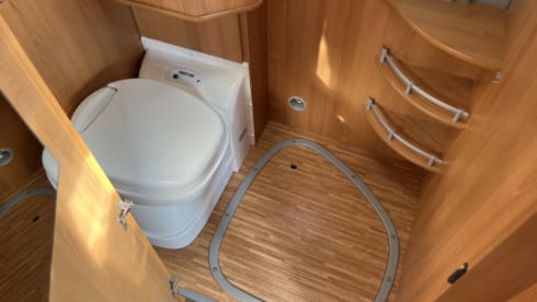  Pössl 2Win Fixed bed, Air conditioning, AUTOMATIC 3.0L 158hp