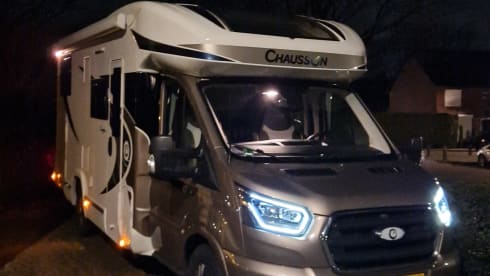 Go explore – Luxury camper with automatic transmission and 170 hp, full of options