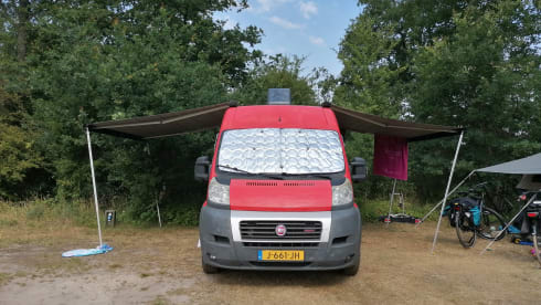 Dubbele schuifdeur en dubbele luifel – 4p Fiat L2H2 bus from 2010 suitable for off-grid