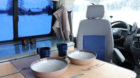 Uggla – VW California Ocean für 4 Personen mit Sitz- und Schlafmöglichkeit