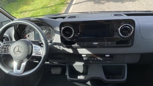 Vrijheid op wielen – Powerful luxury Hymer Mercedes camper semi-integrated from 2019