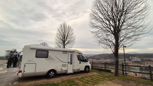 Nirwana – Luxury 2p Hymer from 2015 with fixed Queens bed 