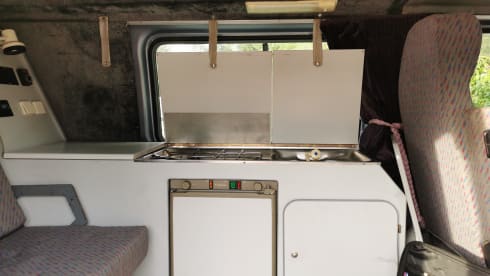 4p Ford campervan uit 1998