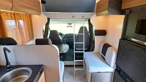 King 9 – Brand new luxury 5-person camper