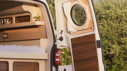 The Vancrafters – 2p Volkswagen campervan The Vancrafters Interior
