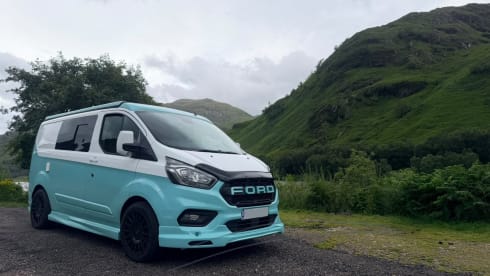 Campervan Ford a 4 posti letto del 2021