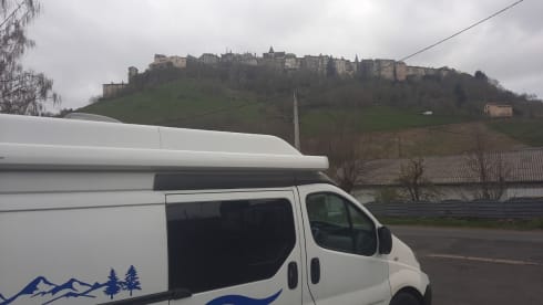 Compact bus camper with access to any city (Euro 5)