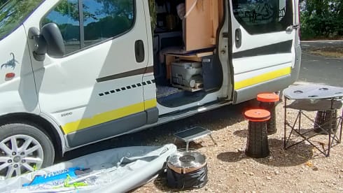Sam the scorpion – 3 berth Vauxhall vivaro campervan from 2009