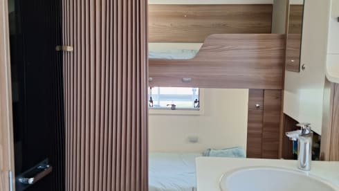 Bateau semi-intégré Swift 6 couchages de 2018