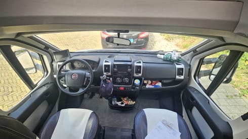 727ga – 5p Chausson semi-integrated uit 2016