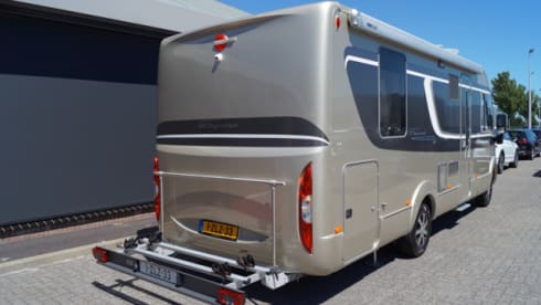 Onze dame – BURSTNER 735 ELEGANCE