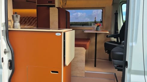 DORIK – Moderne Offgrid Camperbus | Peugot Boxer L2H2 2019 | 2P en 1 kind